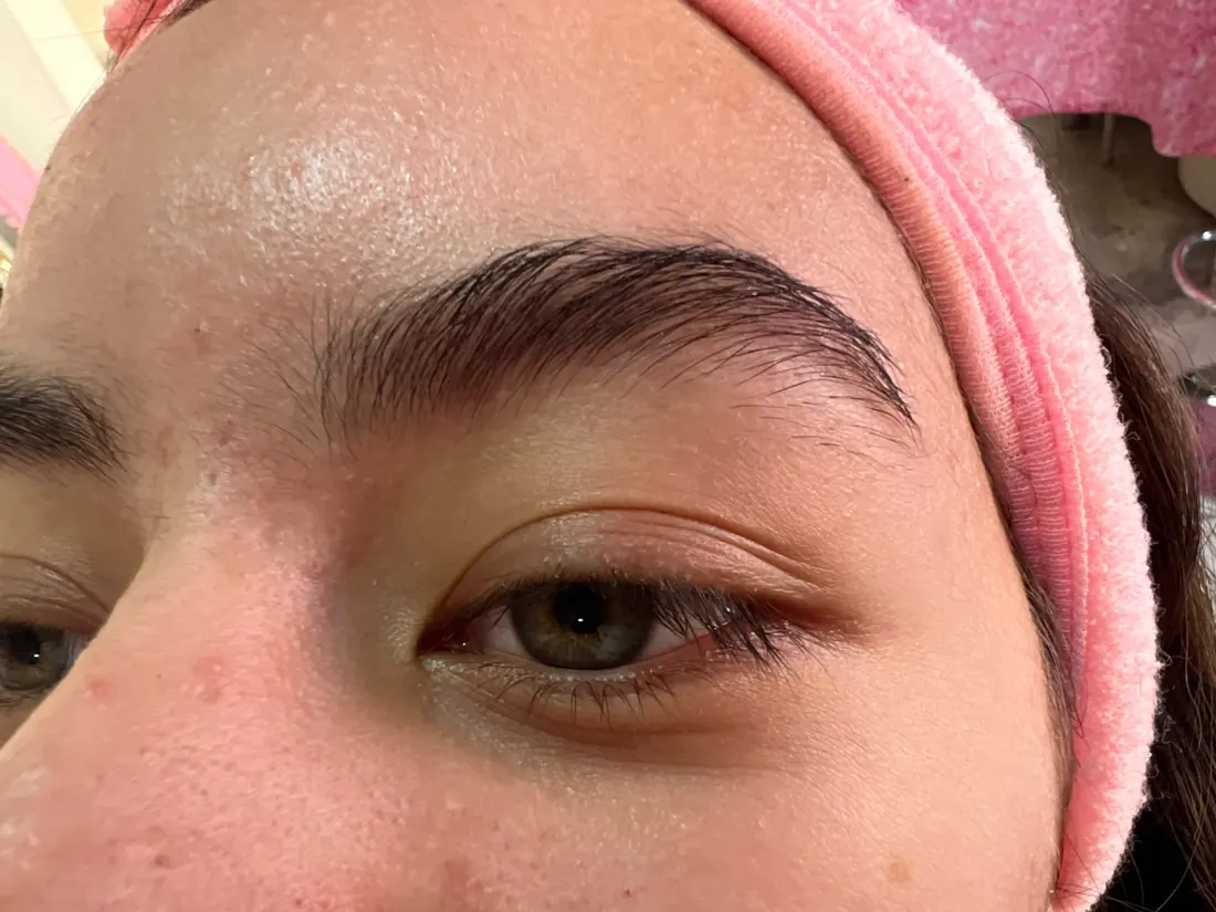 Cejas diseñadas, vistas de cerca
