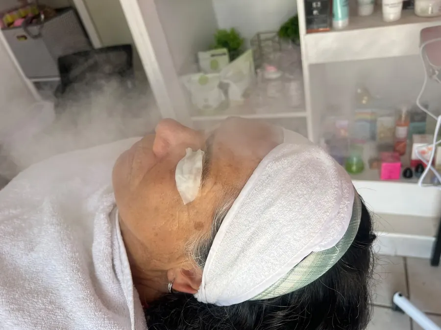 Limpieza facial: durante el tratamiento, con diadema